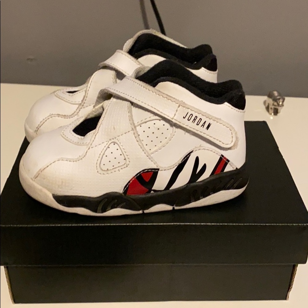 Jordan 8 Retro - Picture 2 of 3